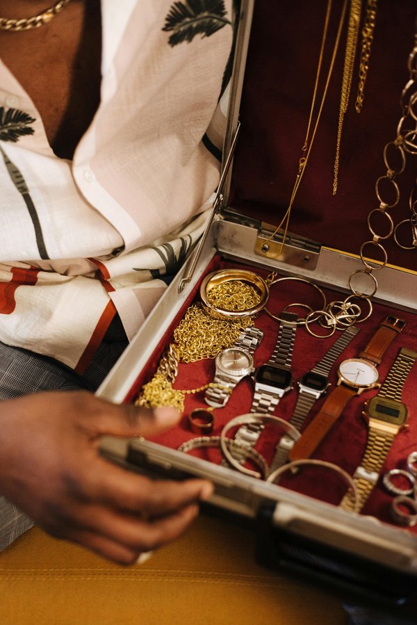 Secure your jewelry with a locking jewelry box today